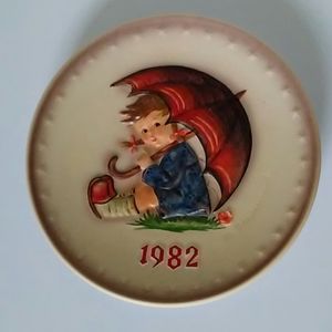 M.J. HUMMEL | 1982 plate 12th Annual Plate 275